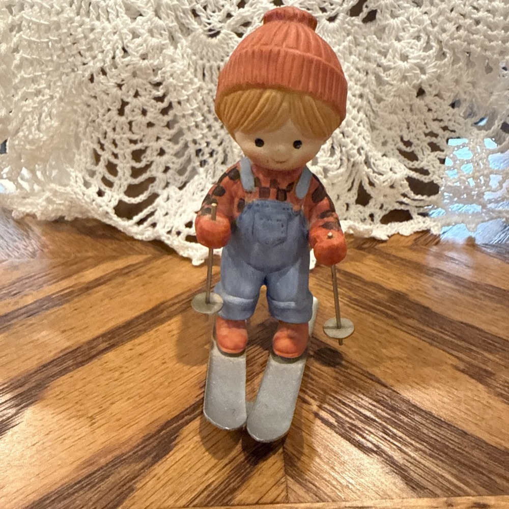 Enesco COUNTRY COUSINS GIRL SKIER Katie Katy 4" porcelain Figurine metal skis
